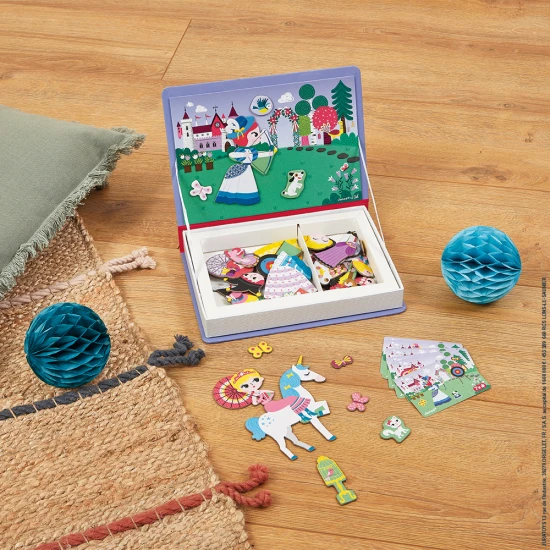 Magnetická kniha a barevnými magnetkami pro děti.