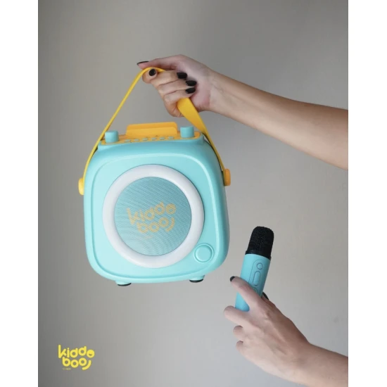 Zelený dětský Kiddoboo bluetooth karaoke set mikrofon a reproduktor KidsVoice s RGB osvětlením a zábavnými efekty pro děti od 3 let.
