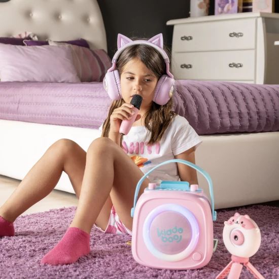 Růžový dětský Kiddoboo bluetooth karaoke set mikrofon a reproduktor KidsVoice Pink s RGB osvětlením a zábavnými efekty pro děti od 3 let.
