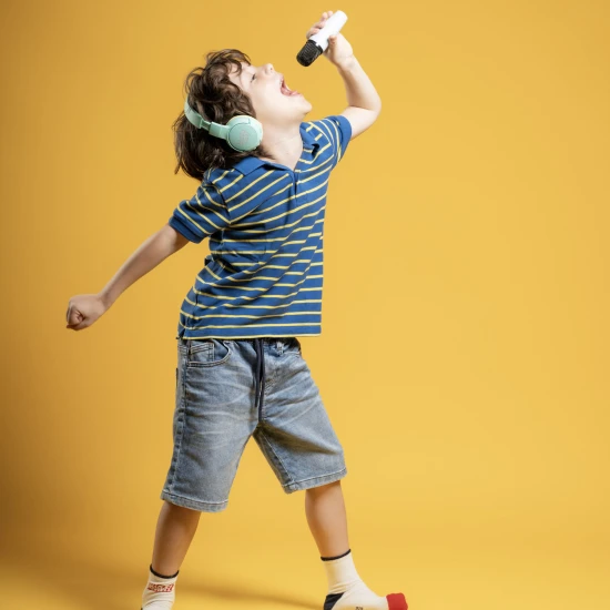 Dětská bezdrátová sluchátka Kiddoboo Ocean Mint s LED světlem a kvalitním zvukem – bezpečná a stylová sluchátka pro děti od 6 let.