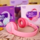 Detské bezdrôtové slúchadlá Kiddoboo Flamingo Pink s LED svetlom a kvalitným zvukom – bezpečné a štýlové slúchadlá pre deti od 6 rokov.