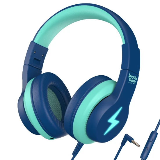Kiddoboo dětská sluchátka Blue Sky v příjemné modré barvě s omezením hlasitosti a pohodlným designem pro děti od 6 let.