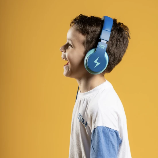 Kiddoboo dětská sluchátka Blue Sky v příjemné modré barvě s omezením hlasitosti a pohodlným designem pro děti od 6 let.