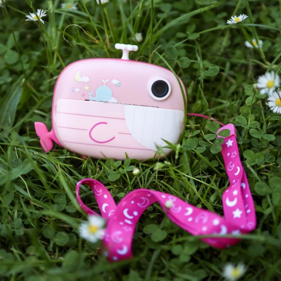 Kiddoboo FotoFun 2 Whale Pink dětský fotoaparát - růžový fotoaparát s okamžitým tiskem pro děti, s barevnými fixy a zábavnými fotorámečky.
