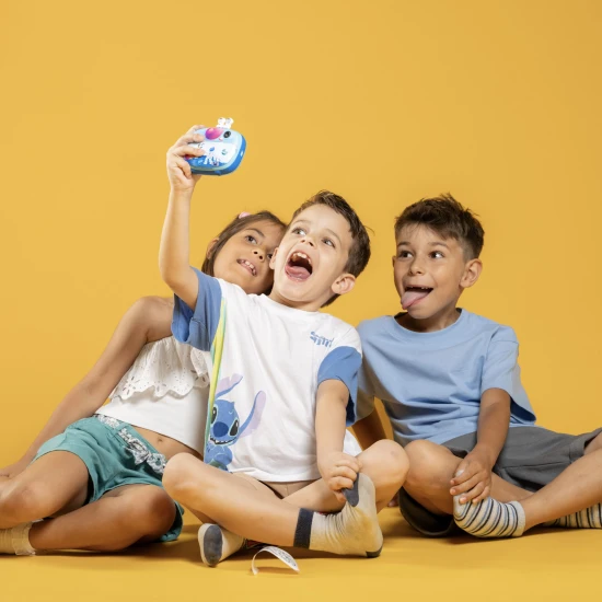 Kiddoboo FotoFun 2 Space Blue dětský fotoaparát - modrý fotoaparát s okamžitým tiskem pro děti, s barevnými fixy a zábavnými fotorámečky.