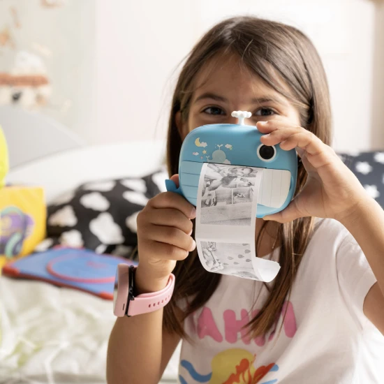 Kiddoboo FotoFun 2 Space Blue dětský fotoaparát - modrý fotoaparát s okamžitým tiskem pro děti, s barevnými fixy a zábavnými fotorámečky.