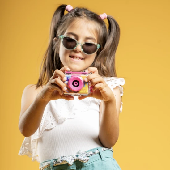 Kiddoboo Splash Pink dětská akční kamera - růžová vodotěsná kamera s otočným fotoaparátem a příslušenstvím pro malé dobrodruhy.