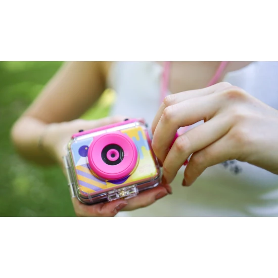 Kiddoboo Splash Pink dětská akční kamera - růžová vodotěsná kamera s otočným fotoaparátem a příslušenstvím pro malé dobrodruhy.