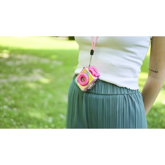 Kiddoboo Splash Pink dětská akční kamera - růžová vodotěsná kamera s otočným fotoaparátem a příslušenstvím pro malé dobrodruhy.