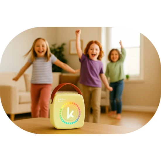 Žlutá karaoke sada Kiddoboo Bluetooth pro děti s mikrofonem, reproduktorem a zábavnými efekty pro děti od 3 let.