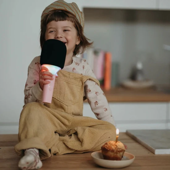 Dětský karaoke mikrofon KIDYMIC s LED osvětlením a měničem hlasu pro dokonalou zábavu