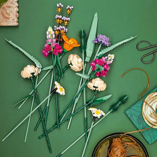 LEGO kytička 10280 – pestrobarevná květinová dekorace z kostek 