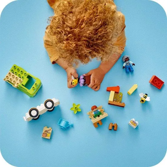 Stavebnice s přírodní tématikou s figurkami včelek.