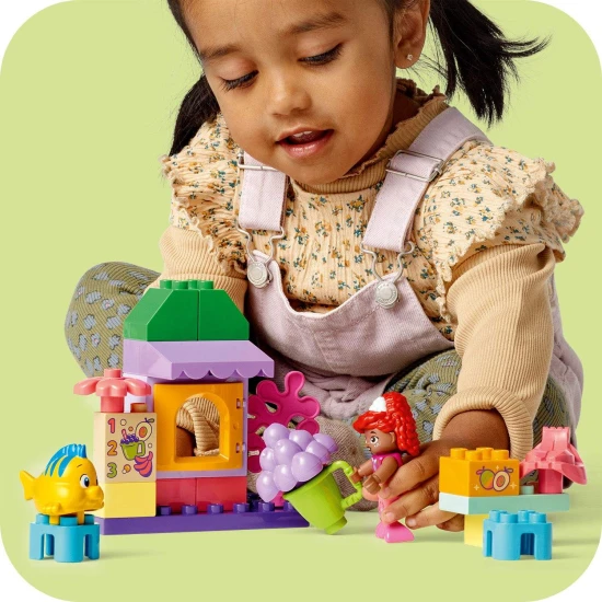 LEGO DUPLO stavebnice s Ariel a Šupinkou u hravého stánku s kávou