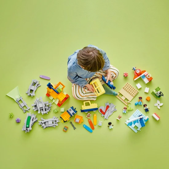 LEGO DUPLO Velký interaktivní komunitní vláček s postavičkami a akčními kostkami