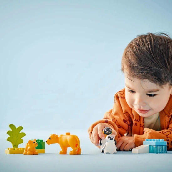 LEGO DUPLO 10442 Rodinky divokých zvířat: Tučňáci a lvi LEGO rodinka lvů a tučňáků připravená na dobrodružství v divoké přírodě