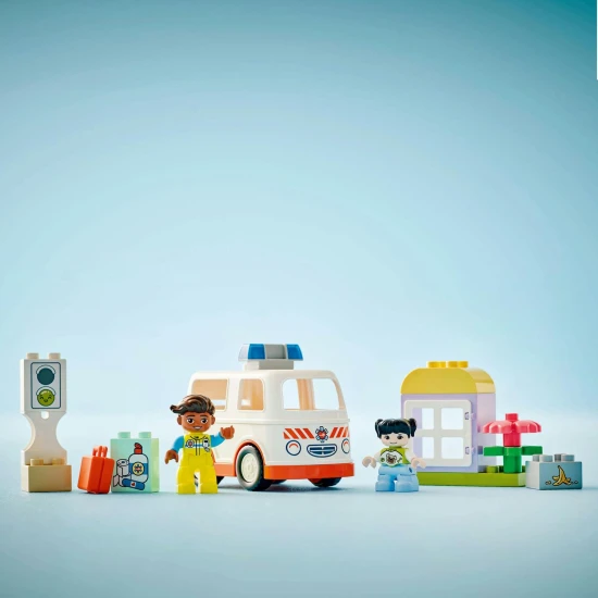 LEGO DUPLO 10447 Sanitka a řidič LEGO DUPLO sanitka a řidič s figurkami dívky, řidiče a sanitky, dětská stavebnice pro rozvoj sociálních dovedností a motoriky.