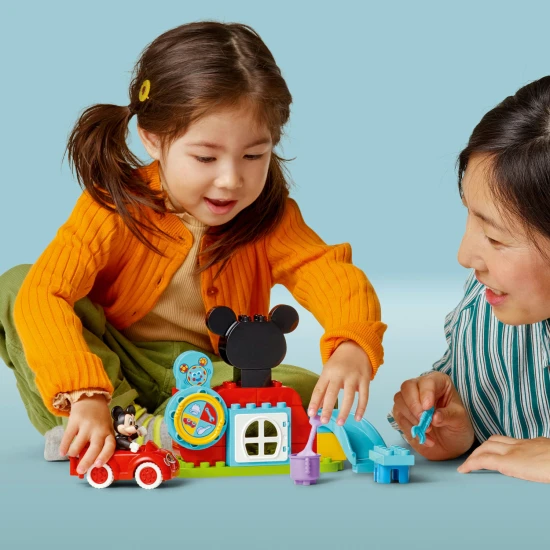 LEGO DUPLO Mickey Mouseův klub s interaktivním kolem a sestavitelným autíčkem	