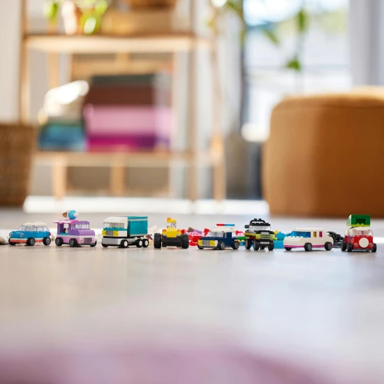 LEGO Classic Tvořivá vozidla LEGO® Classic Tvořivá vozidla (11036) – stavebnice s 900 kostkami a 52 kolečky pro stavění různých barevných vozů pro děti od 5 let.