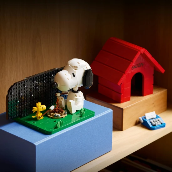 LEGO 21368 Peanuts: Snoopyho bouda