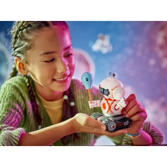LEGO CREATOR 31164 Vesmírný robot LEGO CREATOR Vesmírný robot – robot, vesmírný pes a raketa v jednom setu s pohyblivými částmi a světelnou kostkou