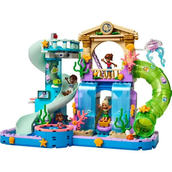 LEGO Friends Aquapark v městečku Heartlake Leo, Alba, Aliya a Sara si užívají zábavy v aquaparku. Děti zkoušejí různé tobogány včetně zatočeného, uzavřeného a tobogánu s pákou.
