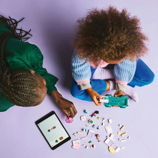 LEGO® Friends 42644 Zmrzlinářské auto – Hračky pro děti s minipanenkami, zajíčkem a zmrzlinovými doplňky.