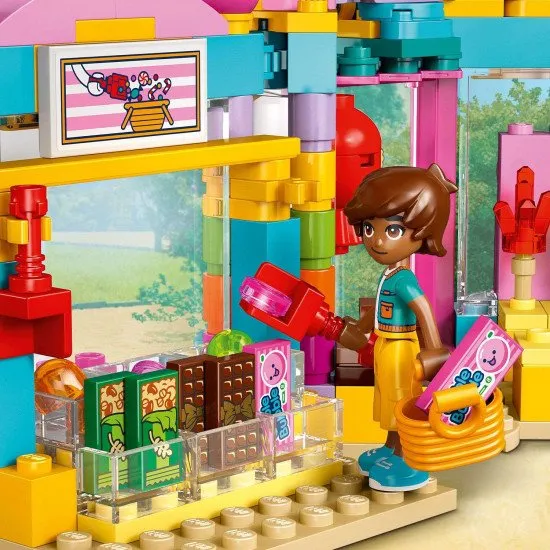 LEGO Friends 42649 Cukrárna v městečku Heartlake LEGO® Friends 42649 Cukrárna v městečku Heartlake se 3 postavami a zábavnými doplňky na hraní.