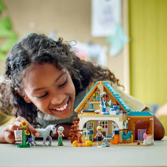 LEGO Friends 42651 – Veterinární klinika pro koně a domácí mazlíčky s minipanenky, koněm, psy a kočkou