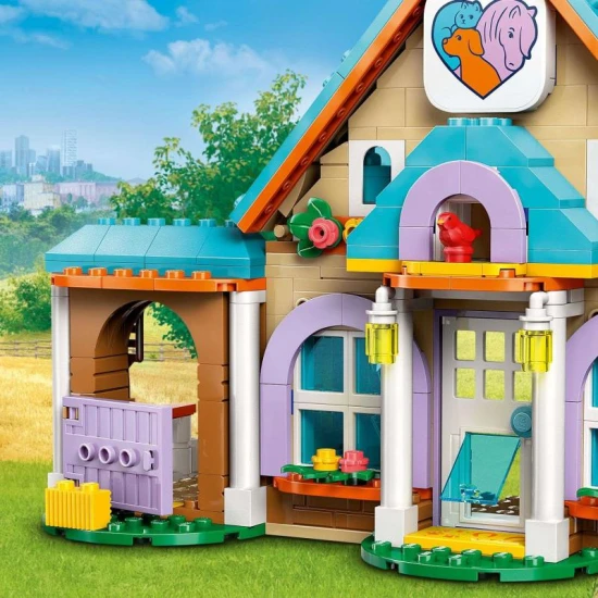 LEGO Friends 42651 – Veterinární klinika pro koně a domácí mazlíčky s minipanenky, koněm, psy a kočkou