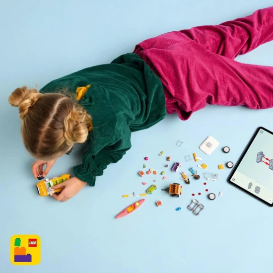 LEGO Friends 42659 – Výlet v autě s přáteli s pejskem a minipanenky