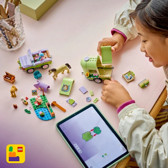 LEGO Friends 42695 Přívěs pro koně a hříbě