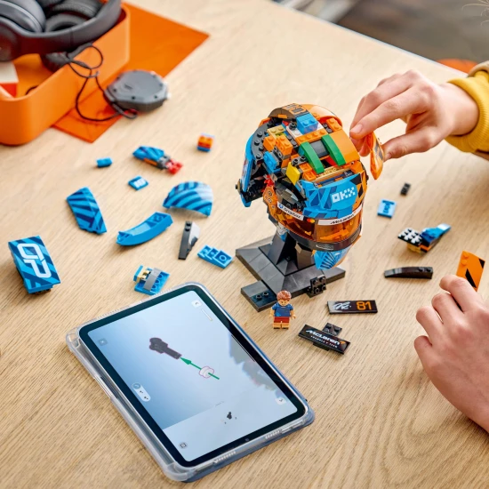 LEGO® Editions 43017 Přilba Oscara Piastriho z týmu McLaren Mastercard F1®