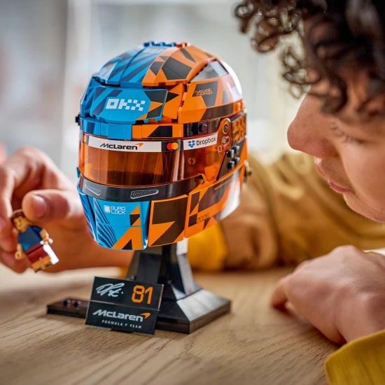 LEGO® Editions 43017 Přilba Oscara Piastriho z týmu McLaren Mastercard F1®