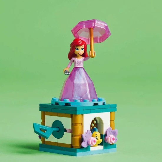 LEGO® Disney Točící se Ariel – krásná stavebnice s otočným stojanem, postavičkami Ariel a Šupinky a úložným prostorem v 'diamantových' šatech