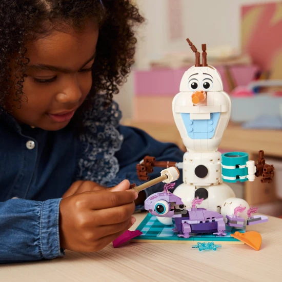LEGO Disney 43287 Olaf a Bruni na zábavném pikniku