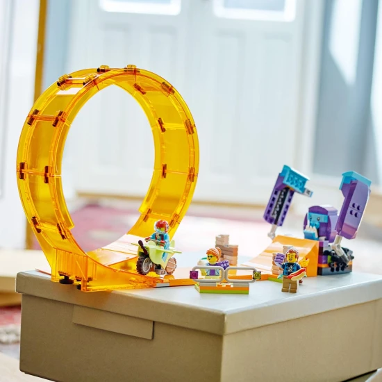 LEGO CITY Šimpanze kaskadérská smyčka Objev vzrušení s LEGO CITY kaskadérskou motorkou a šimpanzem