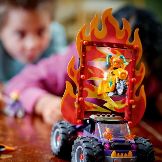 Zažij adrenalin s LEGO City Kaskadérskou dvojitou smyčkou! 