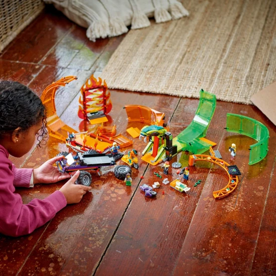 Zažij adrenalin s LEGO City Kaskadérskou dvojitou smyčkou! 