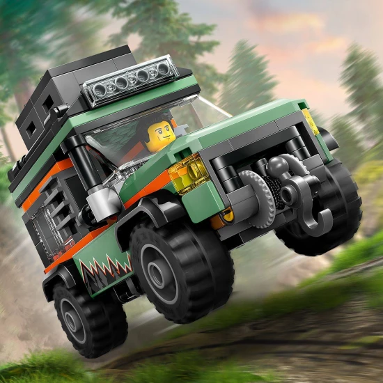 LEGO CITY Terénní horské nákladní automobil 4x4 s funkčním navijákem a vybavením na dobrodružství.