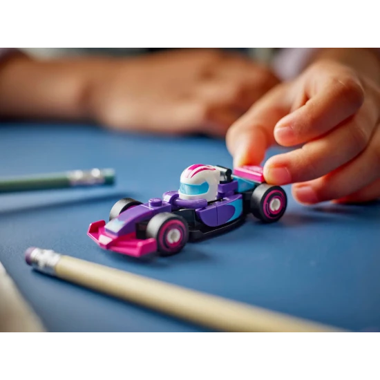 LEGO F1 71049 sběratelské závodní auto, minifigurka s přilbou a koly