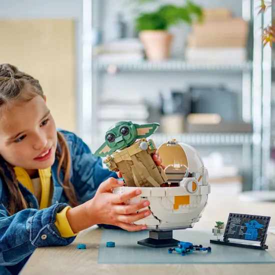 LEGO Grogu™ ve vznášejícím se kočárku – detailní stavebnice s pohyblivými částmi pro fanoušky Star Wars.