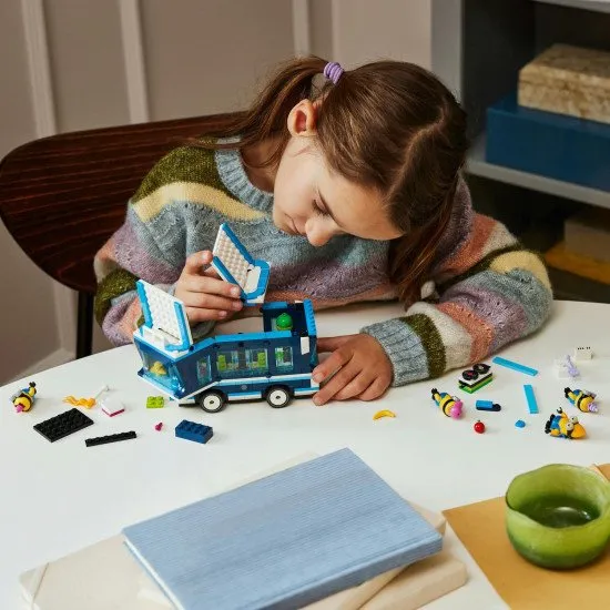 LEGO Já, padouch 4 75581 Mimoni a hudební párty autobus LEGO Já, padouch 4 75581 Mimoni a jejich hudební párty autobus – kreativní stavebnice s otevíracím autobusem, párty vybavením a 4 figurkami Mimoňů včetně Mega Mimoňa Gusa.