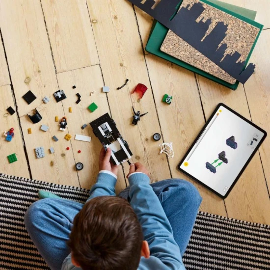 LEGO Spider-Man vs. Venom 76309 – Výkonný sporťák s minifigurkami Spider-Mana, Venoma a Spider-Woman