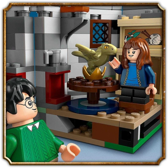 LEGO Harry Potter Hagridova chatrč: Nečekaná návštěva Objev svět kouzelníků v LEGO Hagridově chatrči s minifigurkami