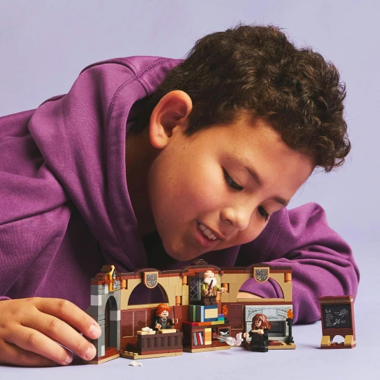 LEGO Harry Potter Bradavický hrad Hodina kouzlení Magická stavba: Hodina čarování v Bradavickém hradě LEGO