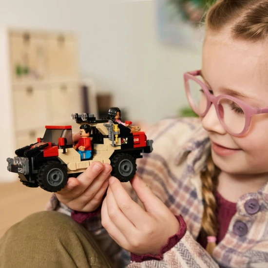 LEGO Jurassic World 76972 Unik pred raptorem v terenni aute s velociraptorem a minifigurkami