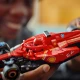 LEGO Speed ​​Champions Ferrari SF-24 F1 - detailní replika ikonického závodního auta