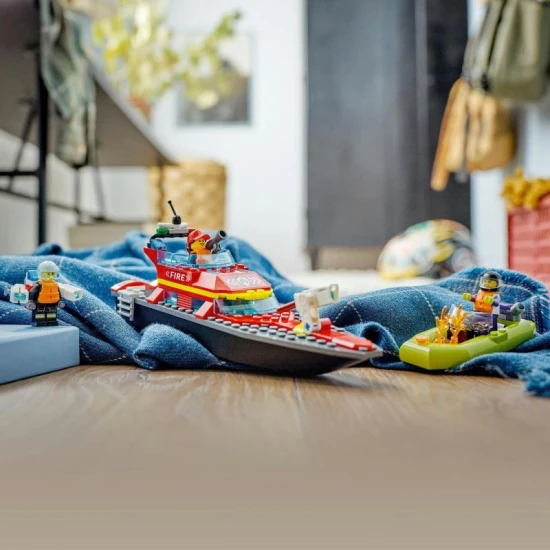 Vzrušující dobrodružství na vás čekají v této stavebnici, která obsahuje výkonnou loď a nafukovací motorový člun.