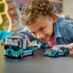 Závodní auto s funkční nakládací rampou děti ohromí. LEGO City Kamión se závodním autem.